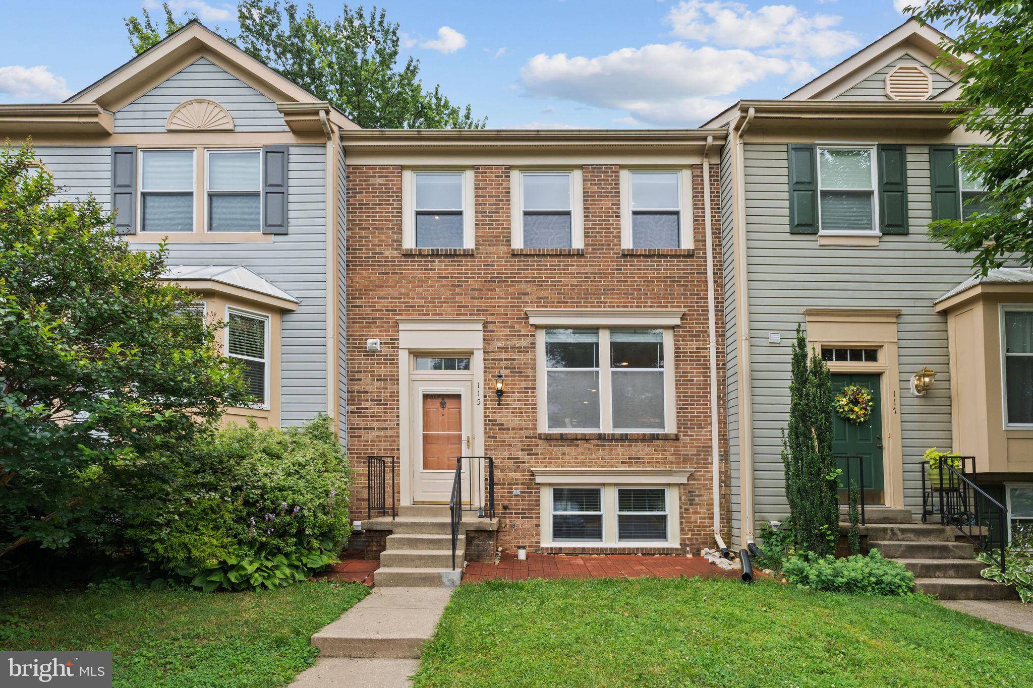 Gaithersburg, MD 20878,115 FLEECE FLOWER DR
