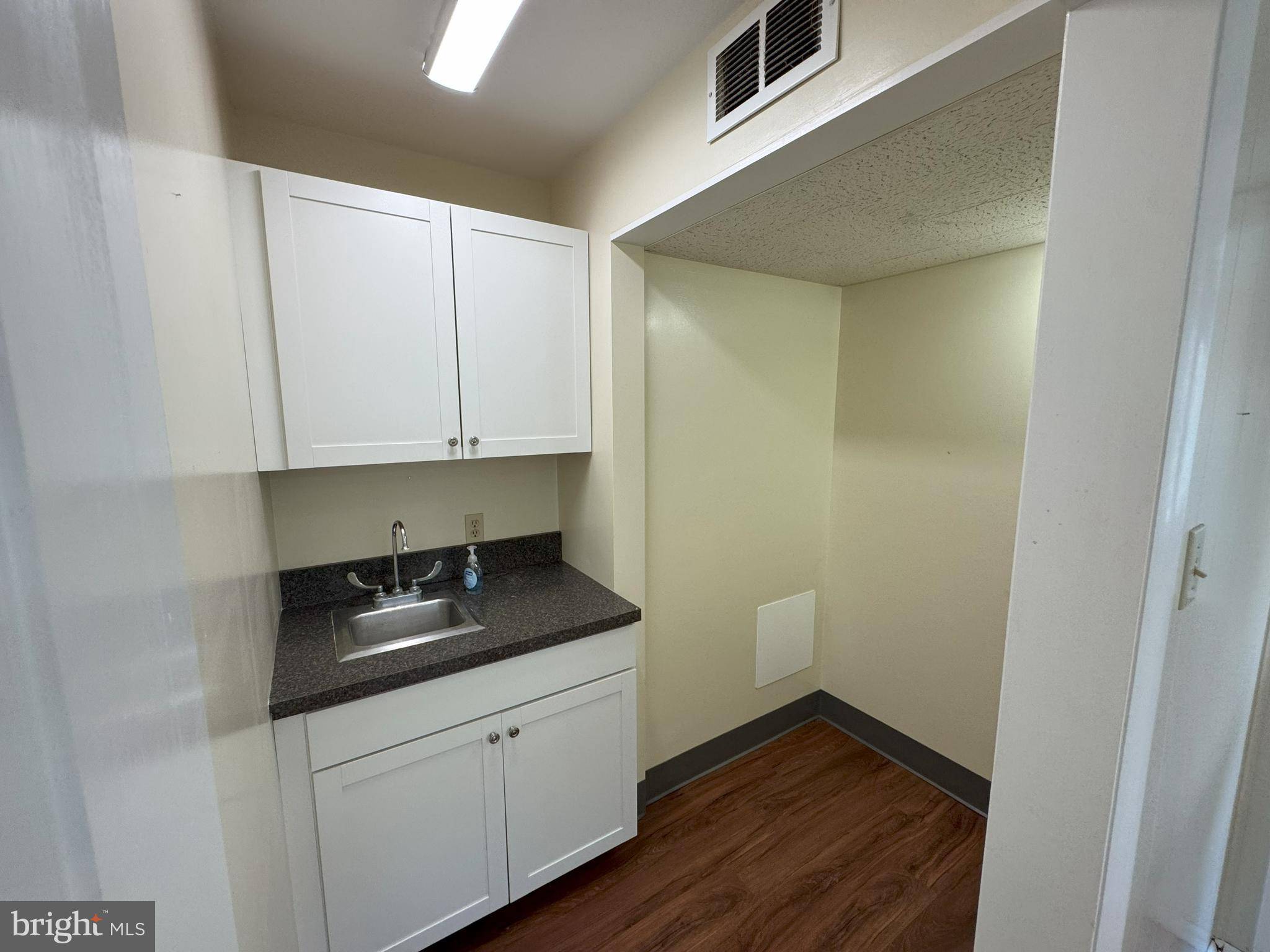 State College, PA 16801,233 EASTERLY PKWY #103