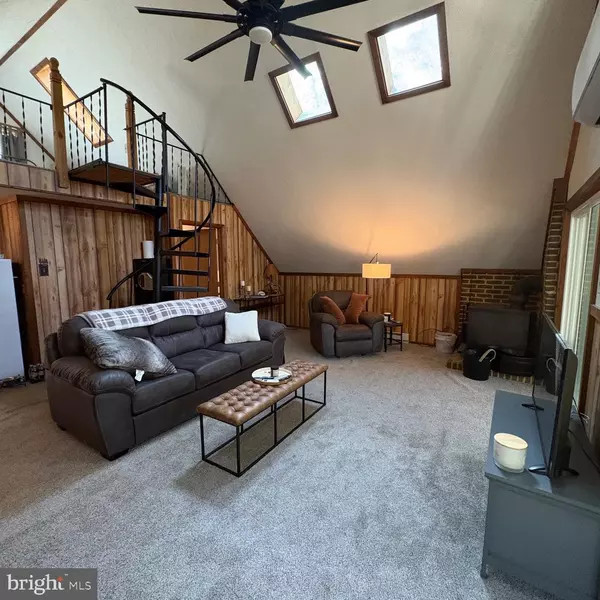 Capon Bridge, WV 26711,979 RITTER DR