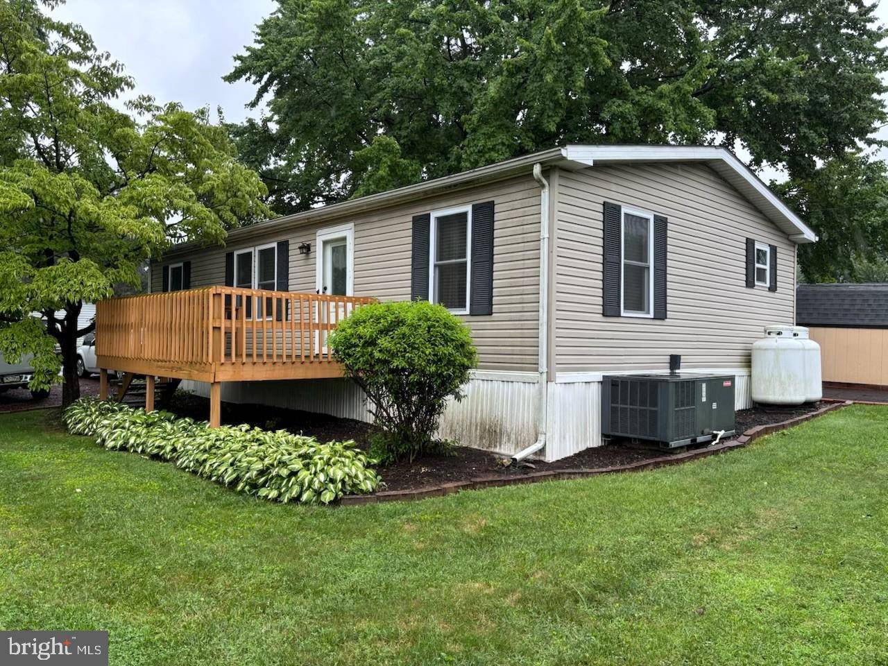 1 TULIP DR, Honey Brook, PA 19344