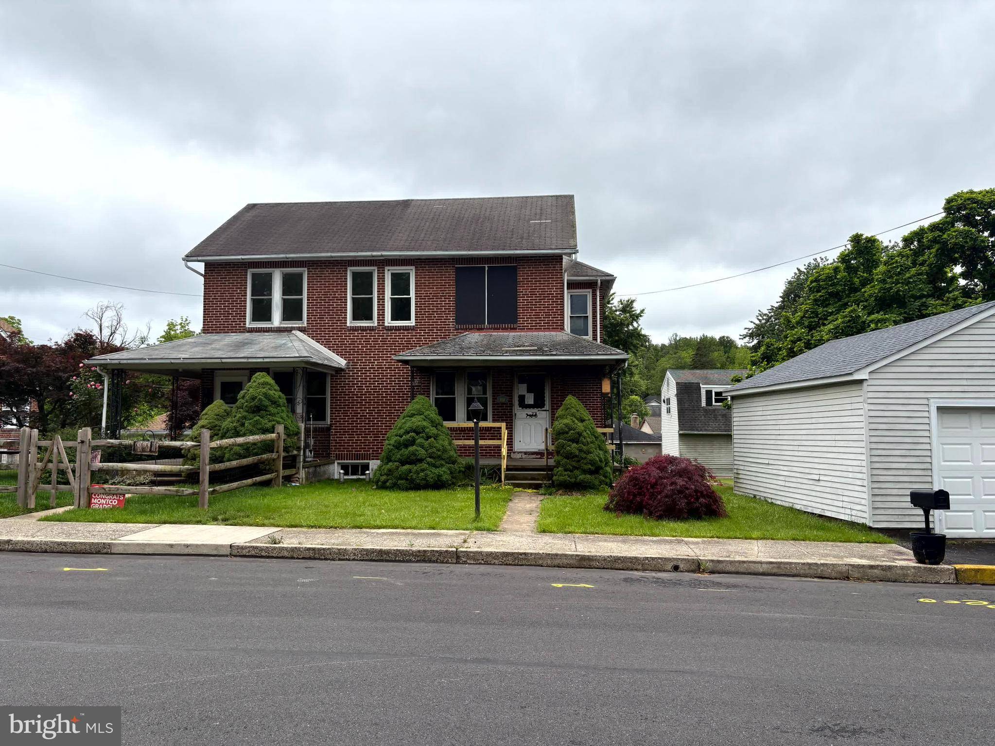 100 WALNUT ST, Green Lane, PA 18054