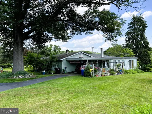 215 PLEASANTVIEW AVE, Schwenksville, PA 19473