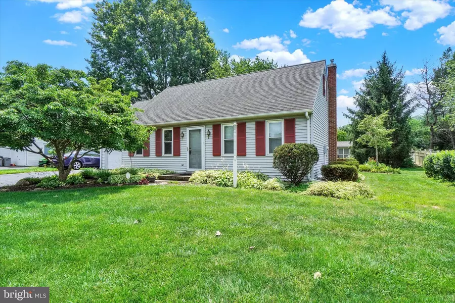 905 PINETREE WAY, Lancaster, PA 17601