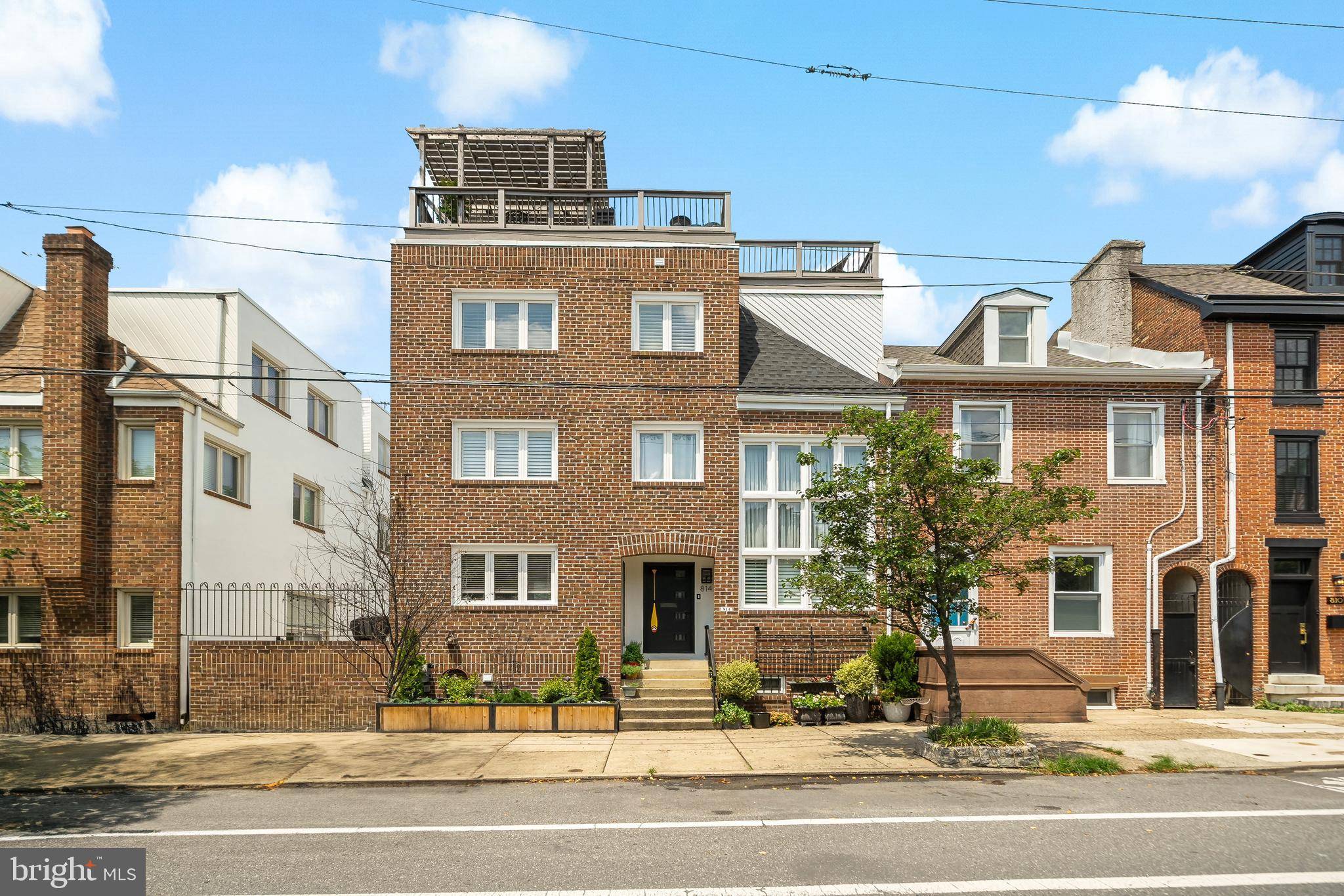 814 S FRONT ST, Philadelphia, PA 19147