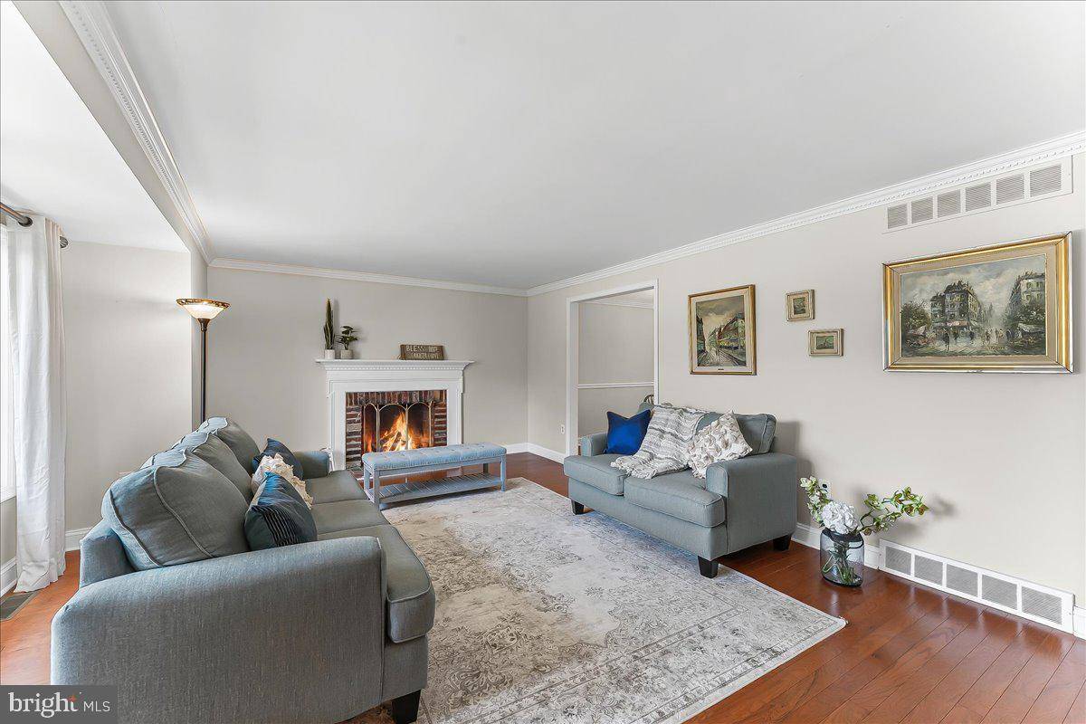Springfield, PA 19064,276 HEMLOCK LN