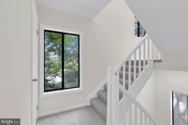 Reston, VA 20191,2273 HUNTERS RUN DR