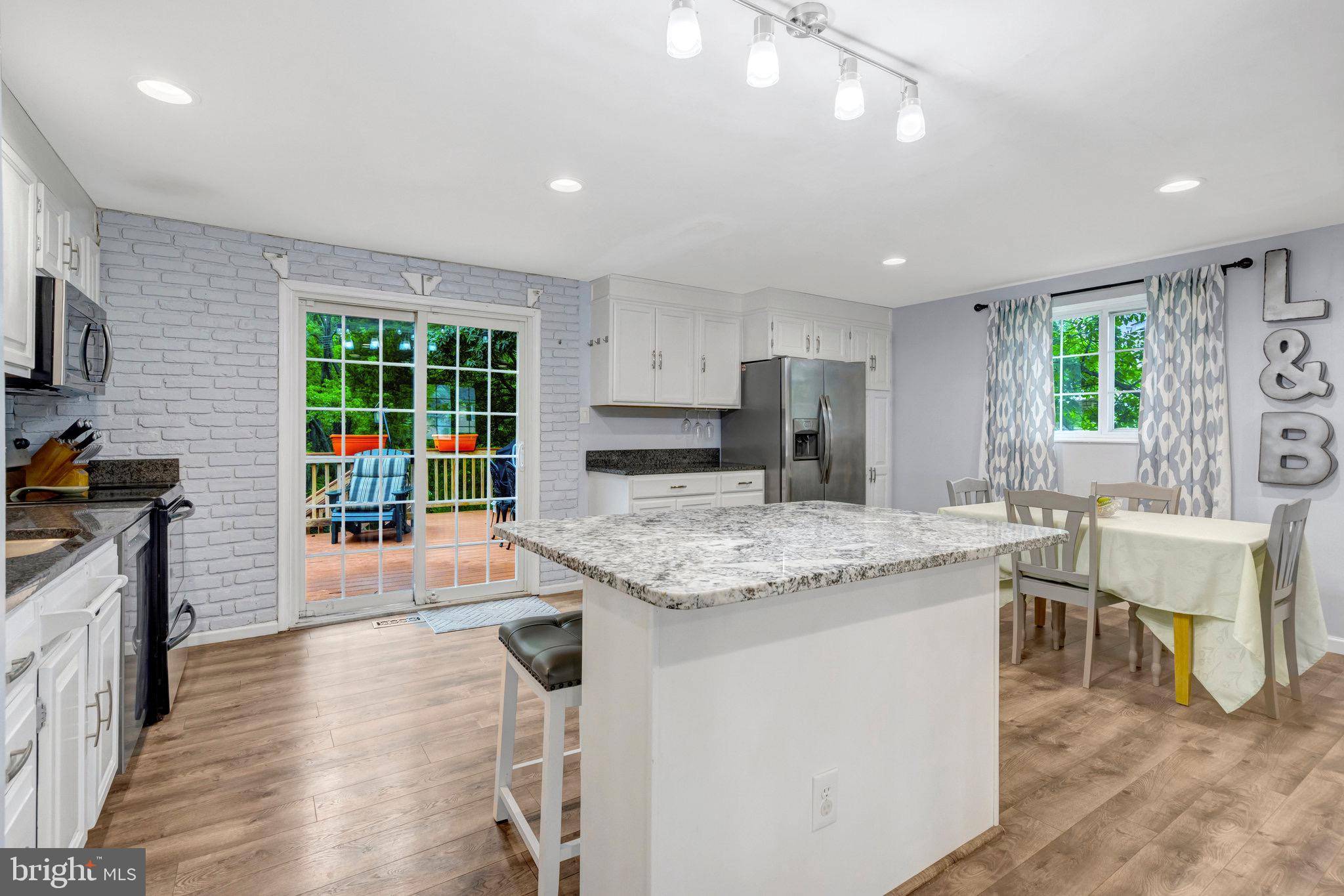 Sterling, VA 20164,123 MAGNOLIA RD