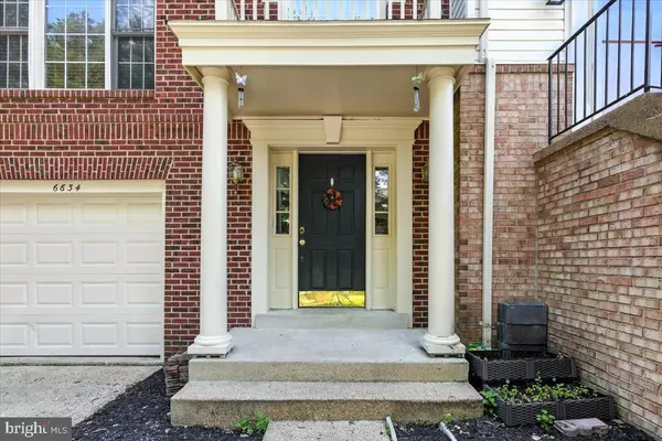 Alexandria, VA 22315,6634 FROST LAKE LN