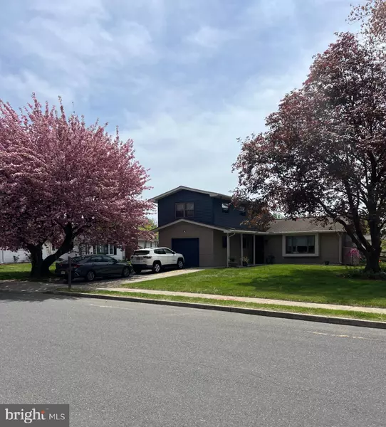 12 NOTTINGHAM WAY, Mount Holly, NJ 08060