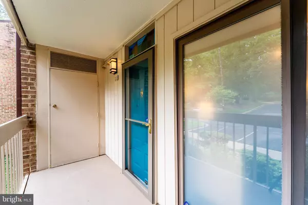 Reston, VA 20190,1568 MOORINGS DR #11B