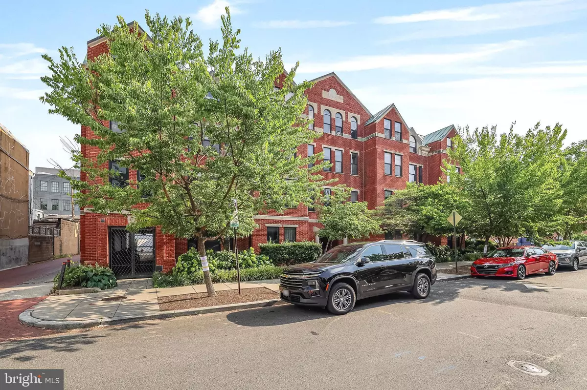 Washington, DC 20003,649 C ST SE #208