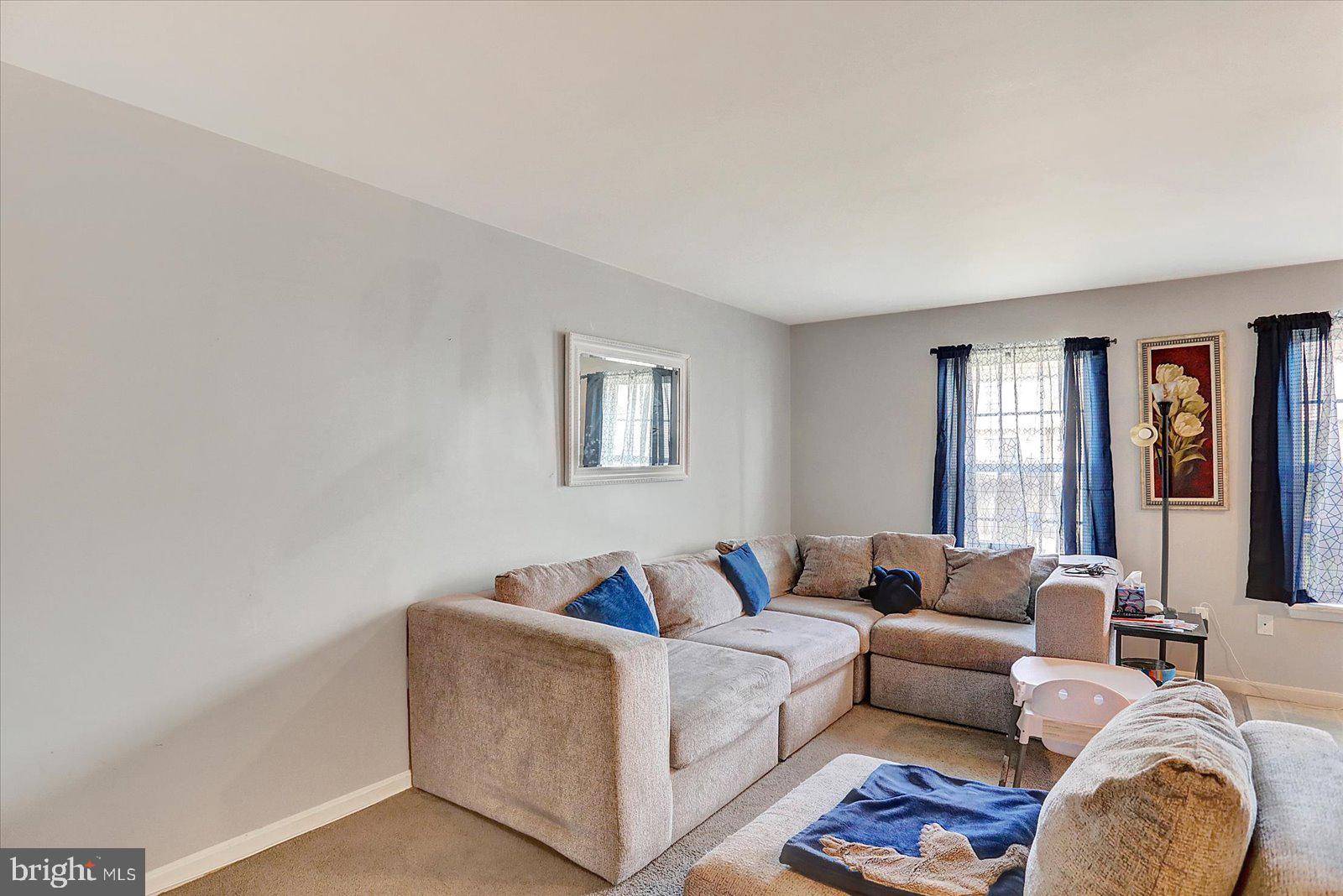 York, PA 17404,945 RACHEL DR