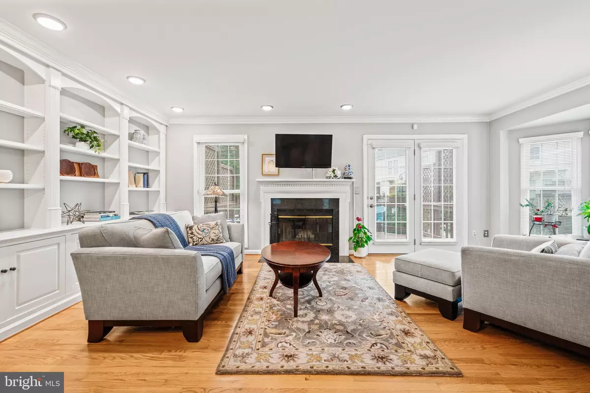 Alexandria, VA 22314,913 ROLFE PL