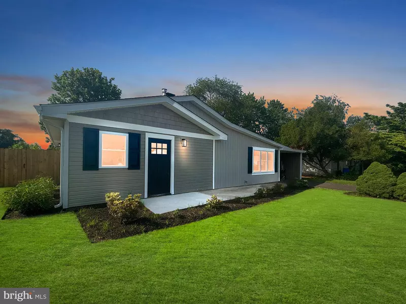 7 POPLAR LN, Levittown, PA 19054