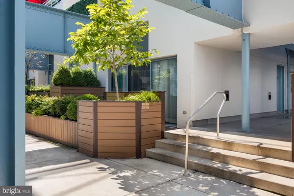 Philadelphia, PA 19106,3 N CHRIS COLUMBUS BLVD #PL236