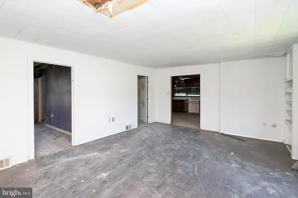 Deptford, NJ 08096,747 -745 VALLEY GREEN AVE