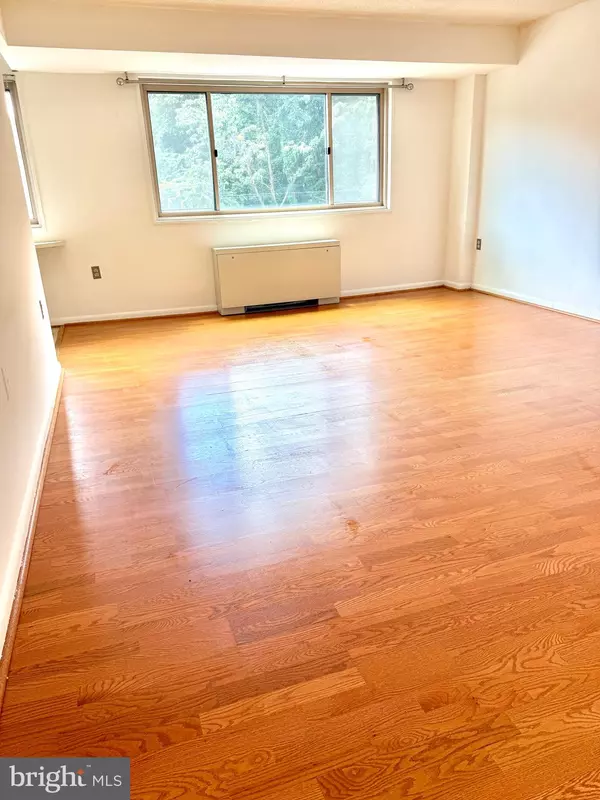 Alexandria, VA 22302,2500 N VAN DORN ST #318