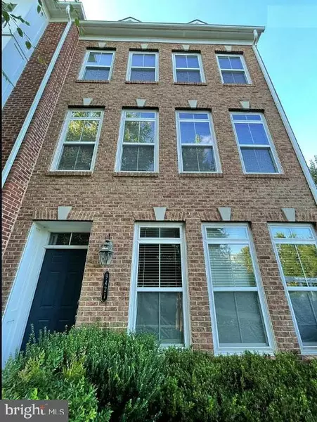 9421 CANONBURY SQ, Fairfax, VA 22031