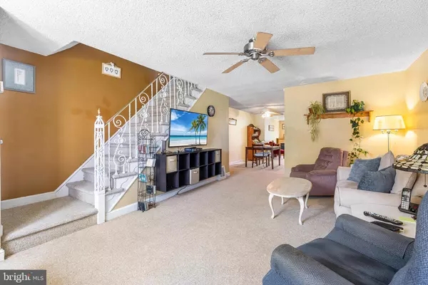 Glenolden, PA 19036,910 MAPLE AVE