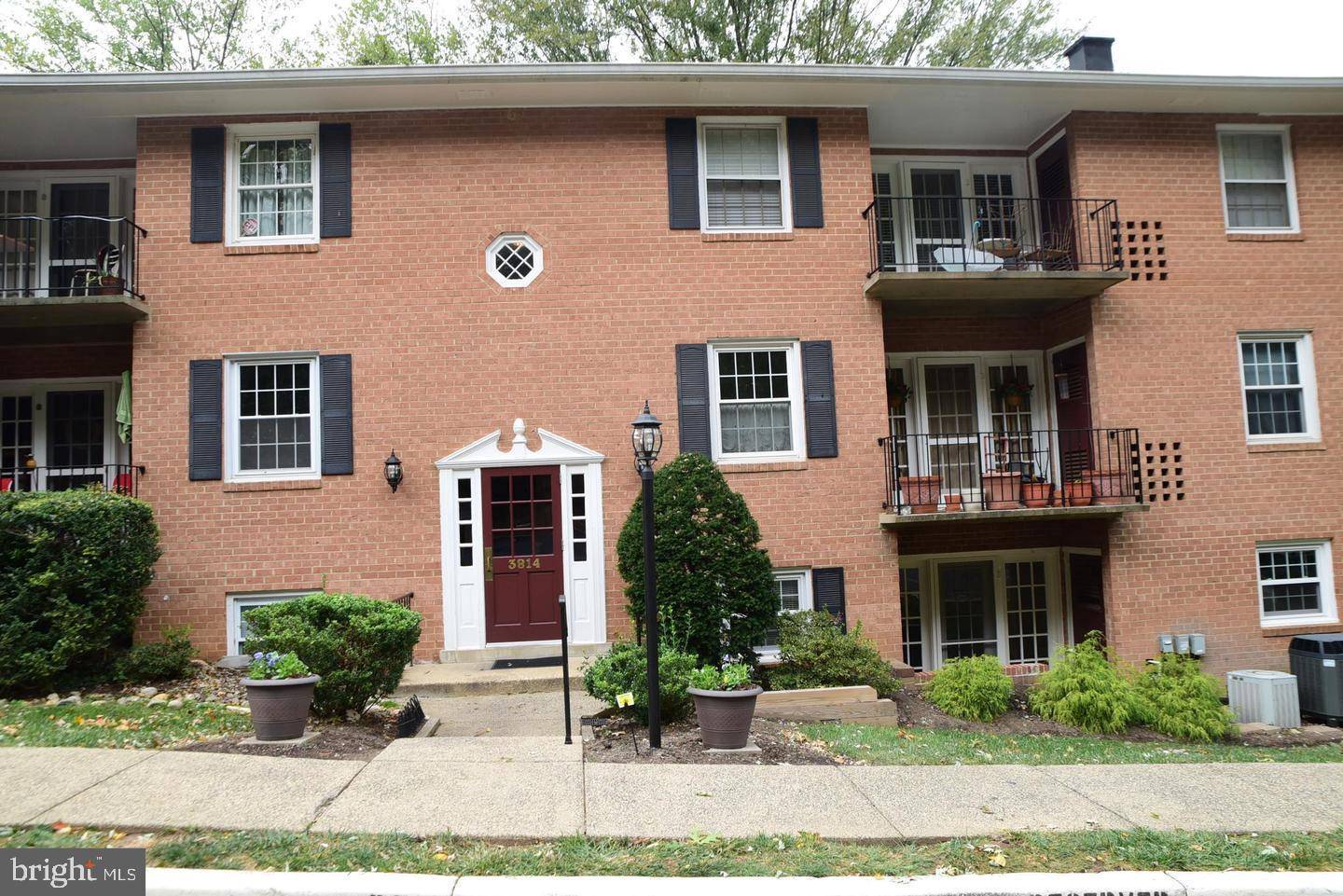 3814 LYNDHURST DR #103, Fairfax, VA 22031