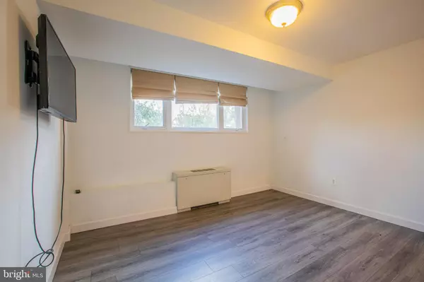 Washington, DC 20007,2400 41ST ST NW #103