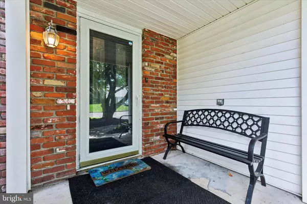 Holland, PA 18966,15 PENN CIR