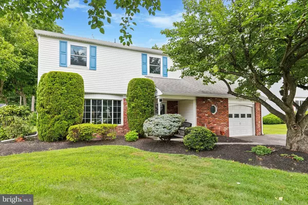 Holland, PA 18966,15 PENN CIR