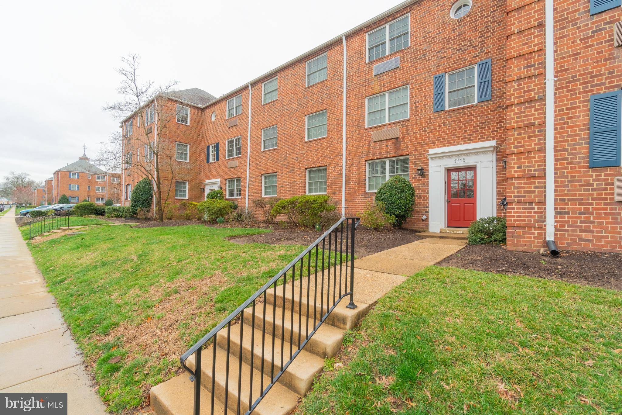 Alexandria, VA 22314,1718 W ABINGDON DR #302
