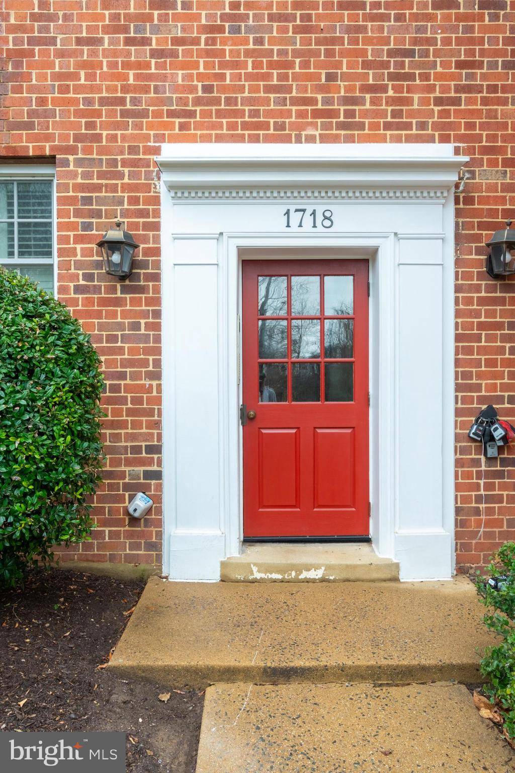 1718 W ABINGDON DR #302, Alexandria, VA 22314