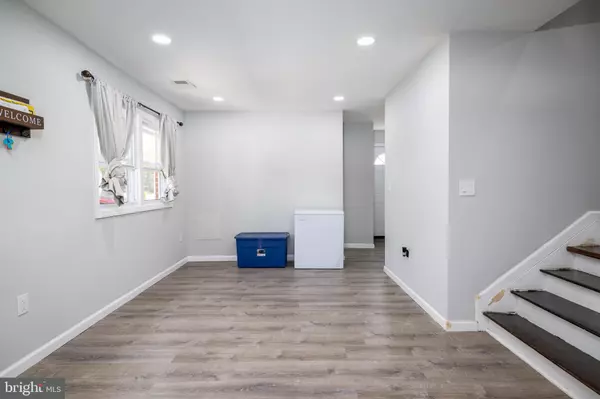 Trenton, NJ 08618,21 DIXMONT AVE