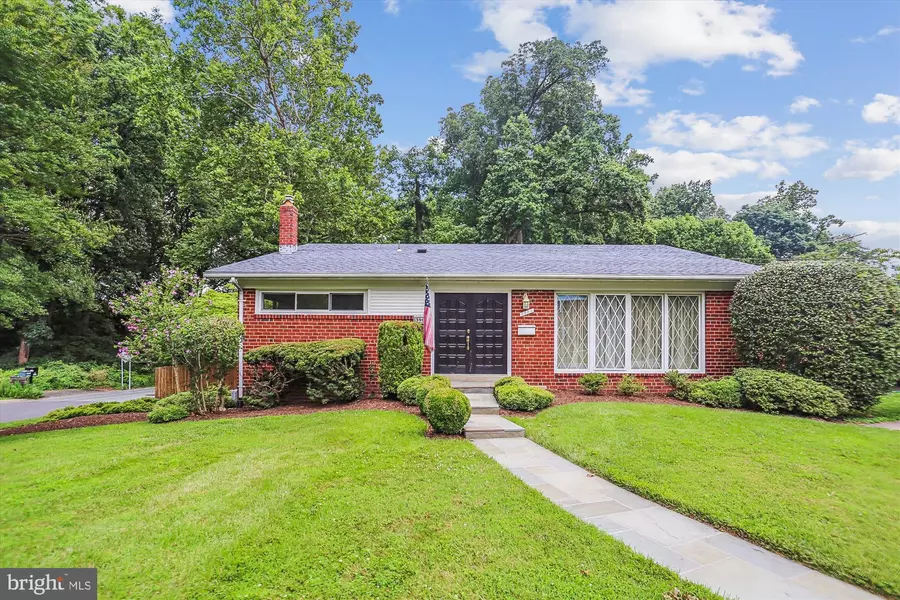3909 WOODLAWN RD, Chevy Chase, MD 20815