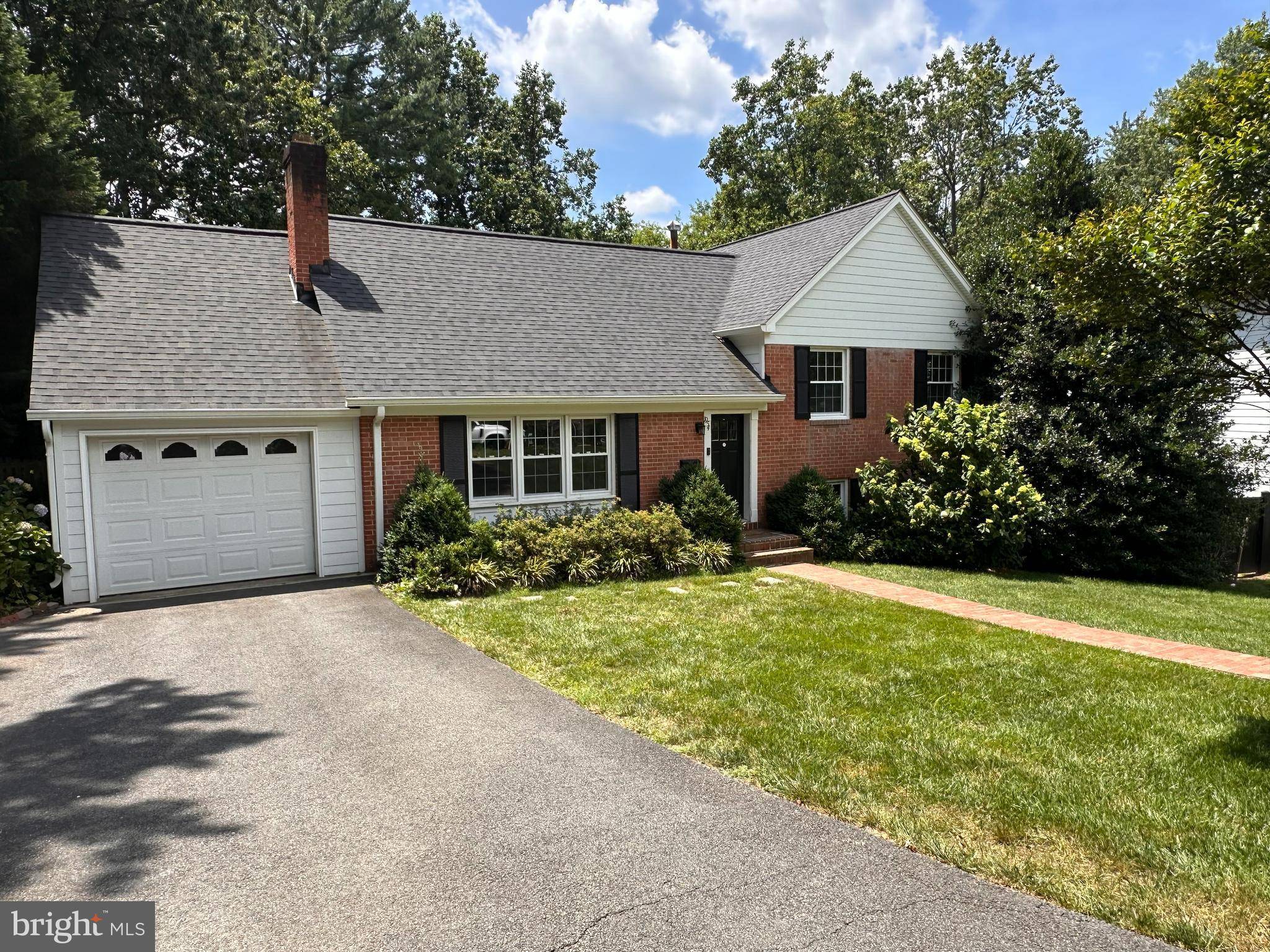 1954 FOXHALL RD, Mclean, VA 22101