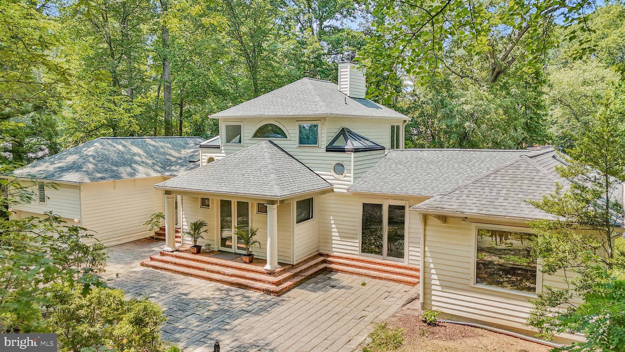 Mclean, VA 22102,926 SAIGON RD