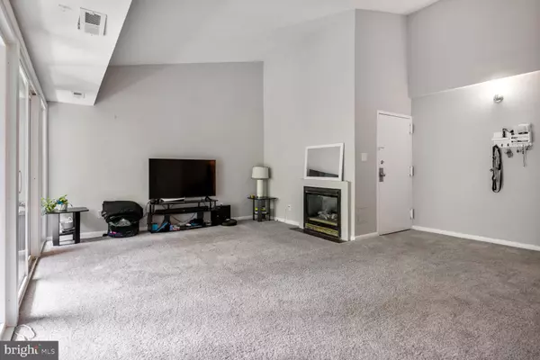 Reston, VA 20191,11841 SHIRE CT #31D