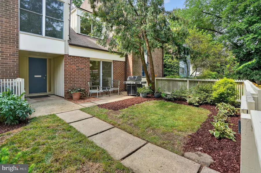 11559 LINKS DR, Reston, VA 20190