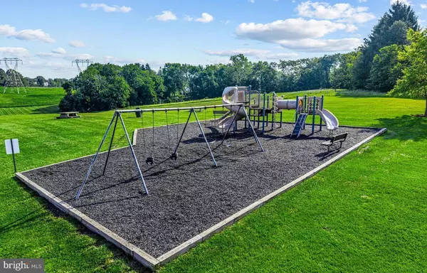 West Chester, PA 19380,1001 ROUNDHOUSE CT #11