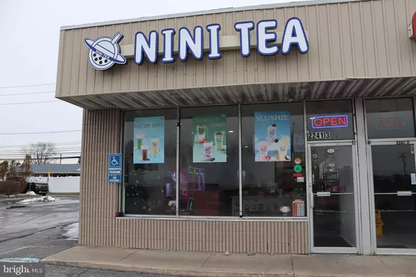 2241-2255 MACARTHUR RD, Whitehall, PA 18052
