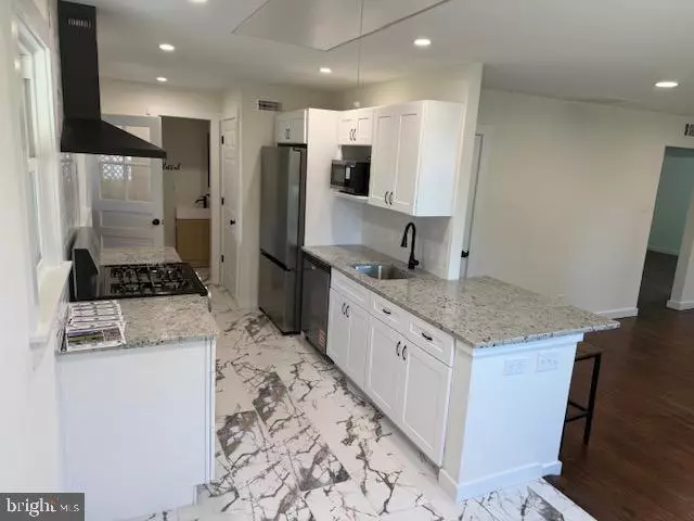 32 WOODBINE AVE, Maple Shade, NJ 08052