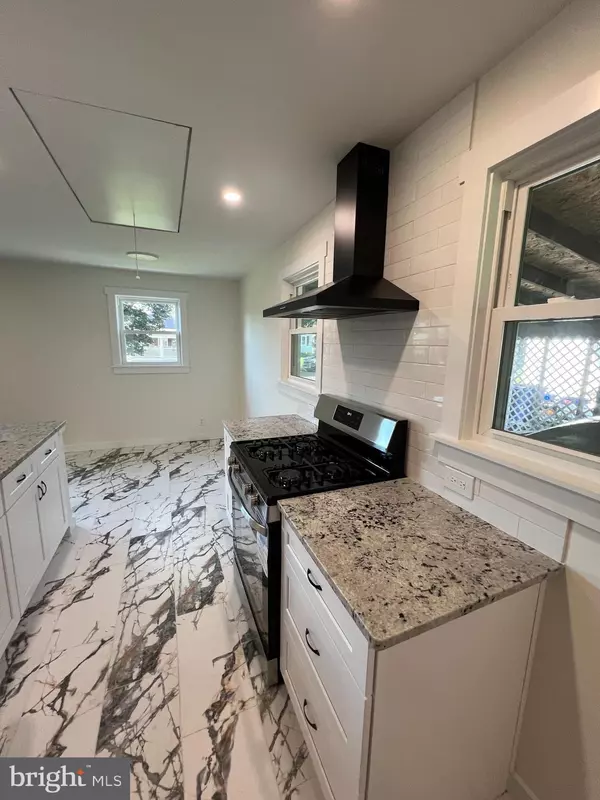 Maple Shade, NJ 08052,32 WOODBINE AVE