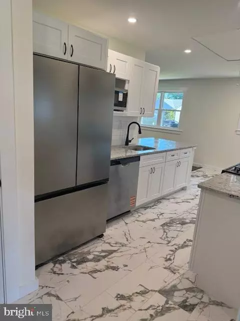 Maple Shade, NJ 08052,32 WOODBINE AVE