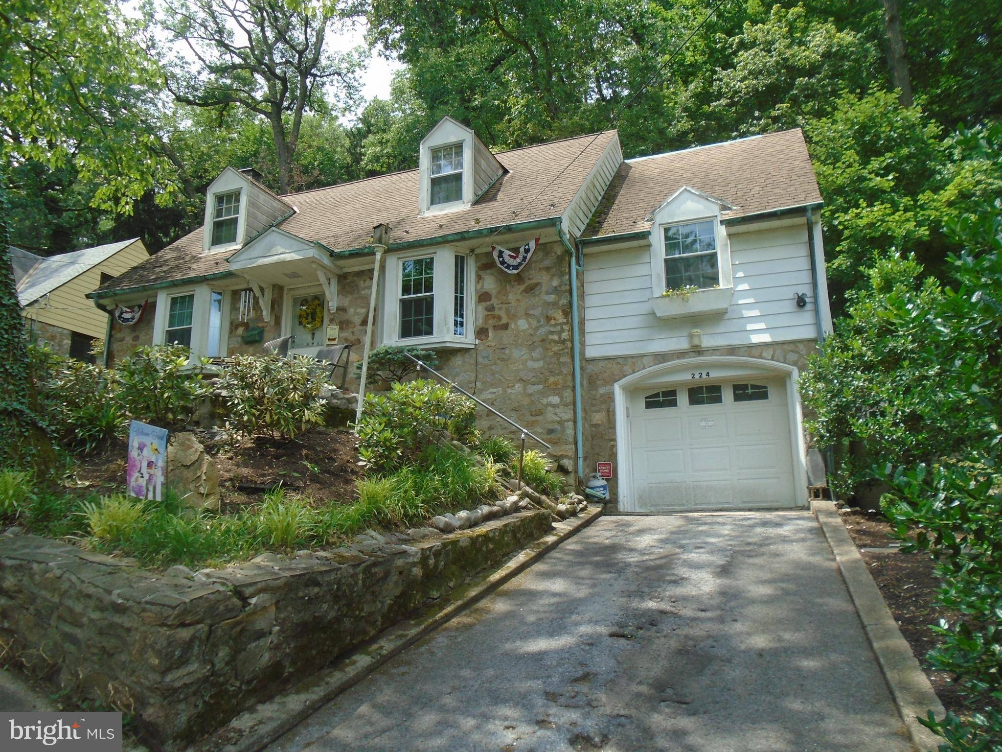 224 LAUREL AVE, Reading, PA 19606