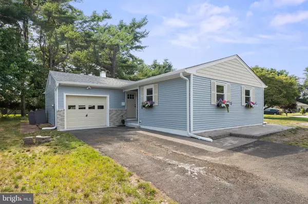 15 BRIAN CT, Toms River, NJ 08757