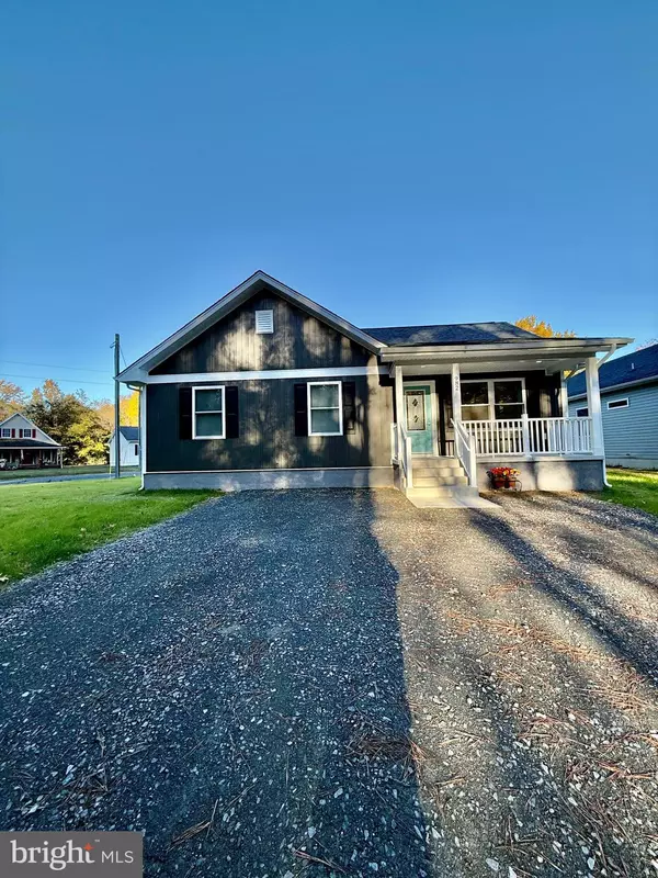 Colonial Beach, VA 22443,982 MATTOX AVE