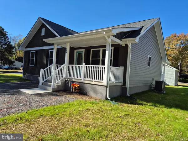 Colonial Beach, VA 22443,982 MATTOX AVE