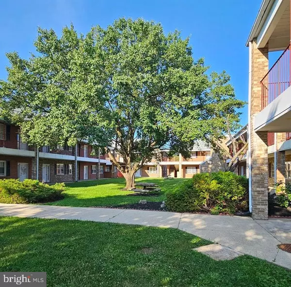 Bowie, MD 20715,14300-206 & 207 GALLANT FOX LN #206 & 207