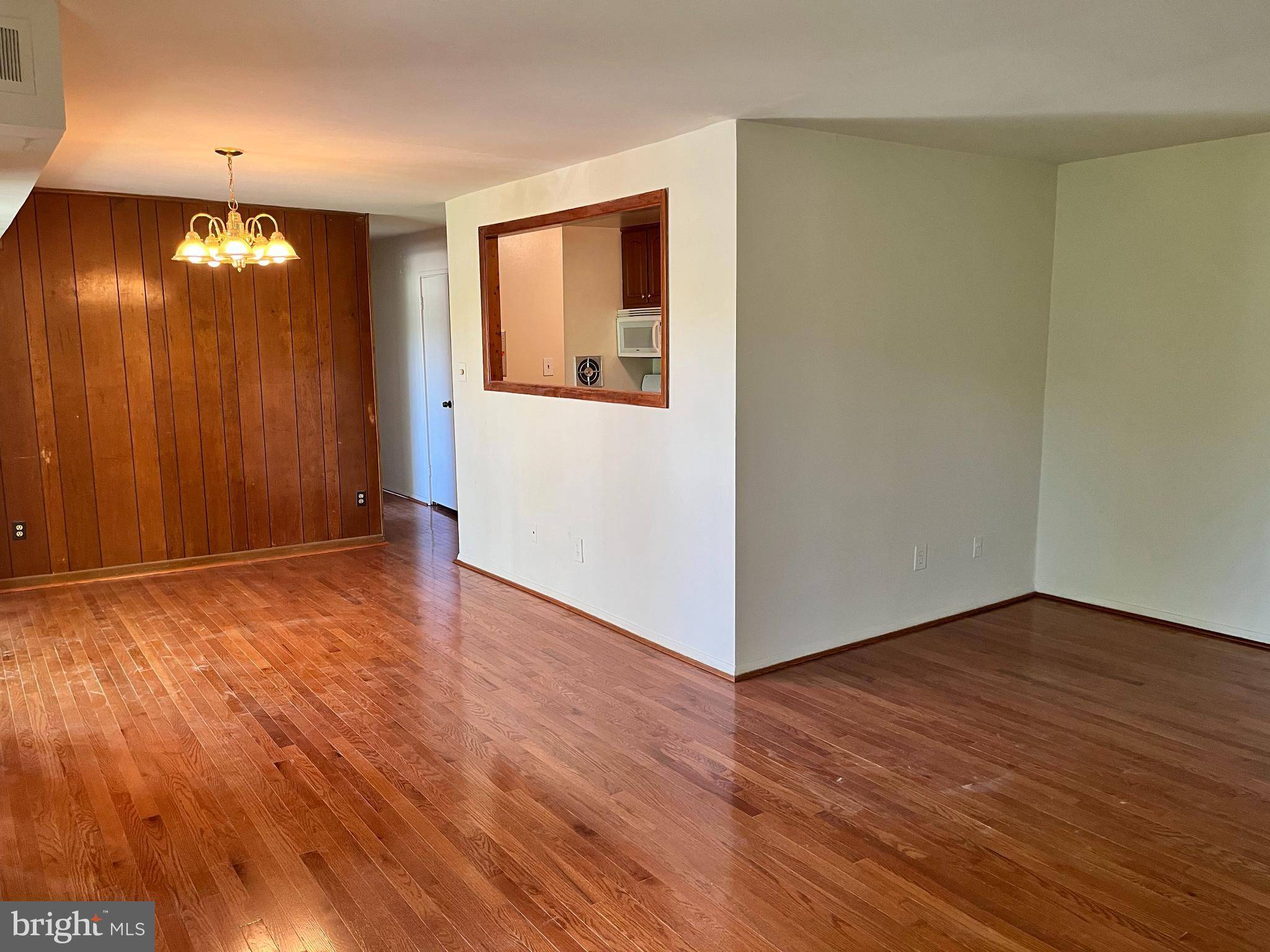 Falls Church, VA 22042,2902 KINGS CHAPEL RD #9