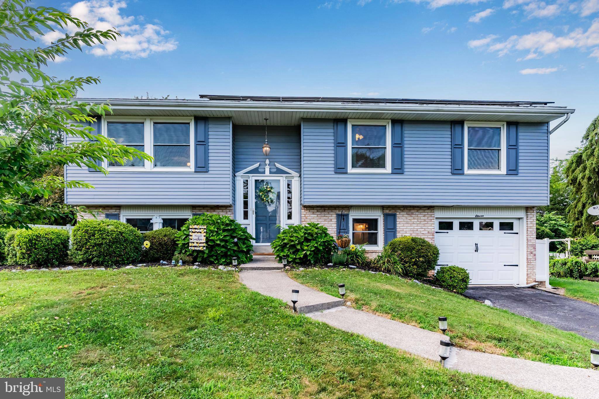 Mechanicsburg, PA 17055,11 MANOR DR