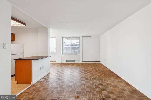 Philadelphia, PA 19106,604-36 S WASHINGTON SQ #1404