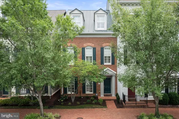 1855 POTOMAC GREENS DR, Alexandria, VA 22314