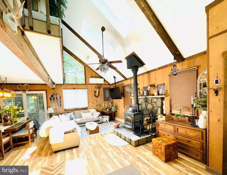 62 EAST CREEK VIEW DR, Gouldsboro, PA 18424